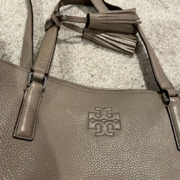 Tory Burch Thea Zip Closure Shoulder Strap Tote in French Gray Pebbled Leather - Picture 6 of 11